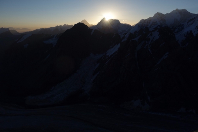 Седой Страж - гора, на которой побывали, как это было. (Альпинизм, пик белый, экспедиция, нилов, головченко, григорьев, лето, горы на которых никто не бывал, вернулись, дневник, два взгляда на одно и тоже альпмероприятие)