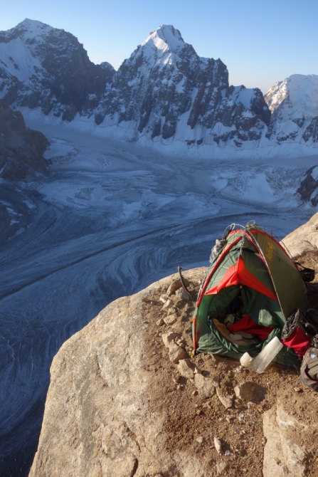 Седой Страж - гора, на которой побывали, как это было. (Альпинизм, пик белый, экспедиция, нилов, головченко, григорьев, лето, горы на которых никто не бывал, вернулись, дневник, два взгляда на одно и тоже альпмероприятие)