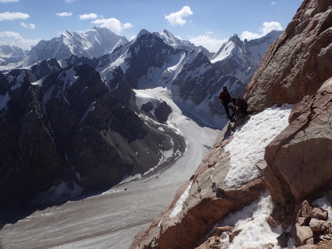 Седой Страж - гора, на которой побывали, как это было. (Альпинизм, пик белый, экспедиция, нилов, головченко, григорьев, лето, горы на которых никто не бывал, вернулись, дневник, два взгляда на одно и тоже альпмероприятие)