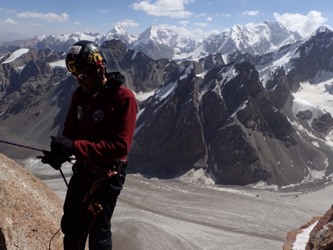 Седой Страж - гора, на которой побывали, как это было. (Альпинизм, пик белый, экспедиция, нилов, головченко, григорьев, лето, горы на которых никто не бывал, вернулись, дневник, два взгляда на одно и тоже альпмероприятие)