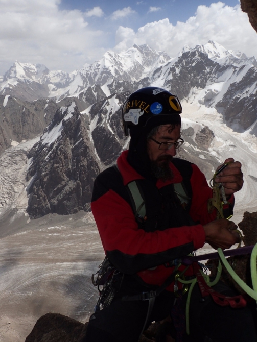Седой Страж - гора, на которой побывали, как это было. (Альпинизм, пик белый, экспедиция, нилов, головченко, григорьев, лето, горы на которых никто не бывал, вернулись, дневник, два взгляда на одно и тоже альпмероприятие)