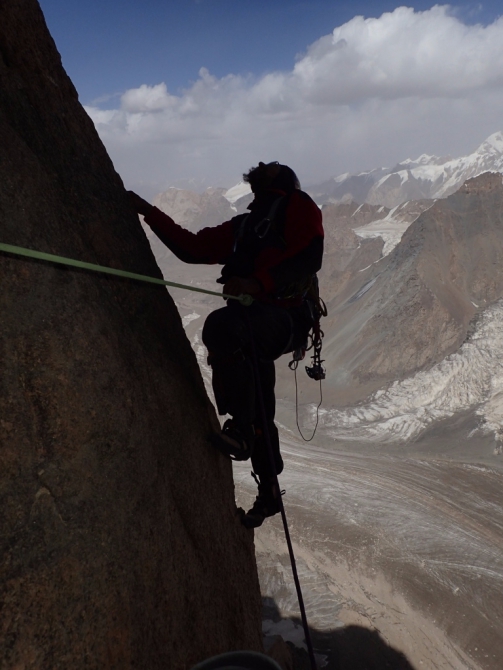 Седой Страж - гора, на которой побывали, как это было. (Альпинизм, пик белый, экспедиция, нилов, головченко, григорьев, лето, горы на которых никто не бывал, вернулись, дневник, два взгляда на одно и тоже альпмероприятие)