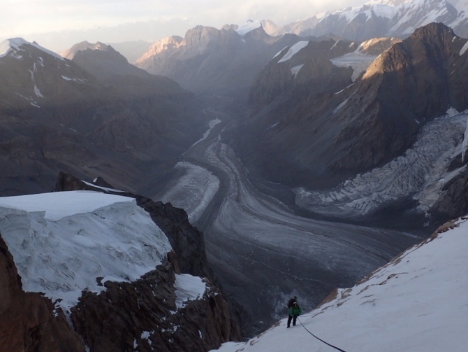 Седой Страж - гора, на которой побывали, как это было. (Альпинизм, пик белый, экспедиция, нилов, головченко, григорьев, лето, горы на которых никто не бывал, вернулись, дневник, два взгляда на одно и тоже альпмероприятие)