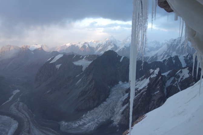 Седой Страж - гора, на которой побывали, как это было. (Альпинизм, пик белый, экспедиция, нилов, головченко, григорьев, лето, горы на которых никто не бывал, вернулись, дневник, два взгляда на одно и тоже альпмероприятие)