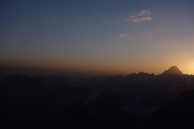 Седой Страж - гора, на которой побывали, как это было. (Альпинизм, пик белый, экспедиция, нилов, головченко, григорьев, лето, горы на которых никто не бывал, вернулись, дневник, два взгляда на одно и тоже альпмероприятие)