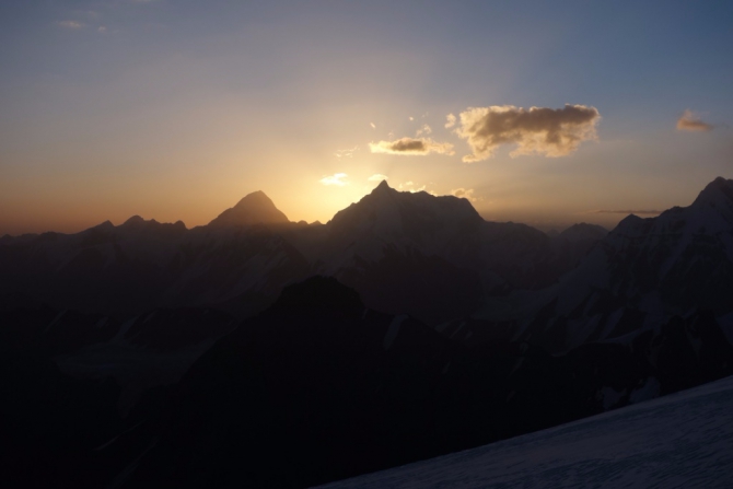 Седой Страж - гора, на которой побывали, как это было. (Альпинизм, пик белый, экспедиция, нилов, головченко, григорьев, лето, горы на которых никто не бывал, вернулись, дневник, два взгляда на одно и тоже альпмероприятие)