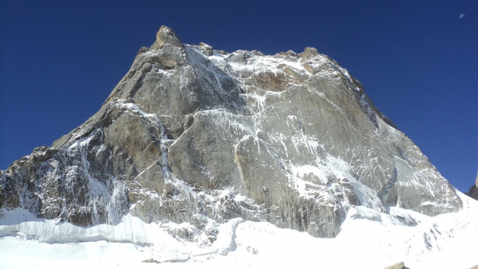 Туркестанский хребет между Каравшином и Ляйляком. Перевал Тро-Блок и нехоженые стены вокруг него. (Горный туризм, горный туризм, новосибирск, киргизия, баткен, матча, пик блока, турклуб нгу)