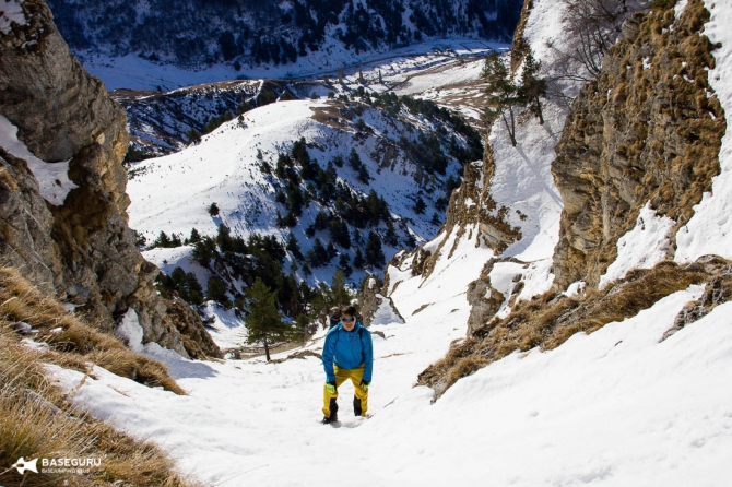 Ингушетия, Ний. Полет в вингсьюте. (baseguru, basejumping, wingsuit, бейсджампинг, кавказ, julbo, adidasoutdoor, terrex)