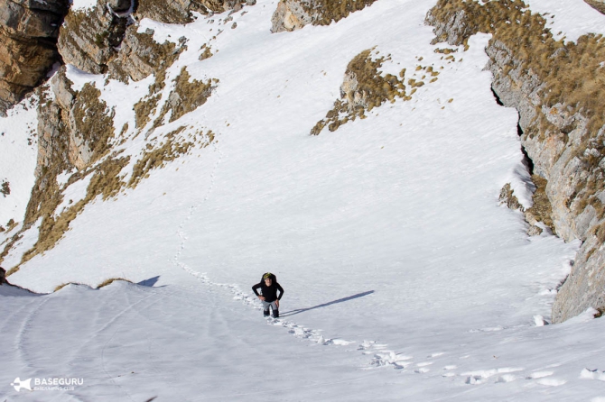 Ингушетия, Ний. Полет в вингсьюте. (baseguru, basejumping, wingsuit, бейсджампинг, кавказ, julbo, adidasoutdoor, terrex)