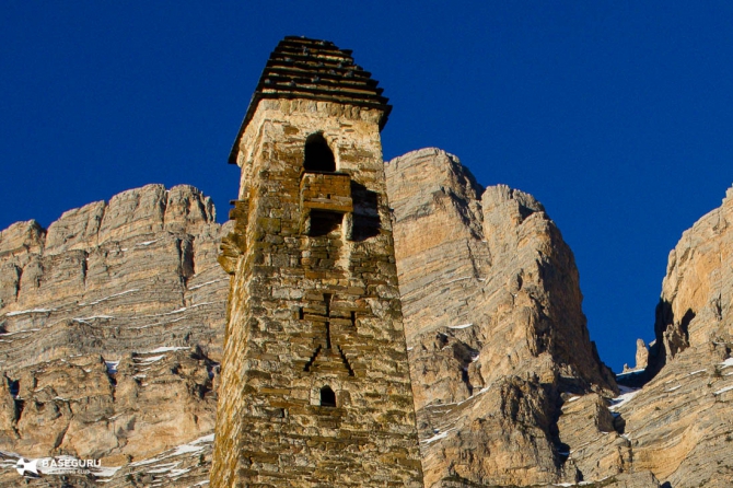 Ингушетия, Ний. Полет в вингсьюте. (baseguru, basejumping, wingsuit, бейсджампинг, кавказ, julbo, adidasoutdoor, terrex)