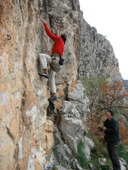 Тем, кому невмоготу без скал зимой, а запланированные "туда-сюда" поездки обламываются ... (Альпинизм, rock for everybody, македония, зима, скалолазание, альпинизм, спелеология, горные лыжи, outdoor)