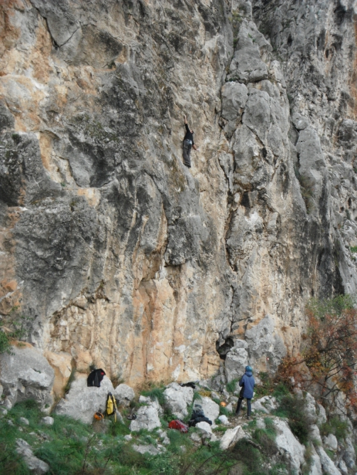 Тем, кому невмоготу без скал зимой, а запланированные "туда-сюда" поездки обламываются ... (Альпинизм, rock for everybody, македония, зима, скалолазание, альпинизм, спелеология, горные лыжи, outdoor)