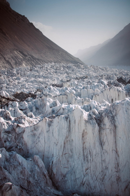 Фотоочерк о горном походе 6 к.с. на Памир. Часть вторая. Ледник с ироничным названием "Бивачный" (Горный туризм, горный туризм, гармо, турклуб глобус, 6.к.с, горный поход)