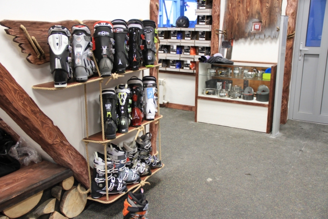 Новый магазин и прокат снаряжения в Азау (Горные лыжи/Сноуборд, альпиндустрия)