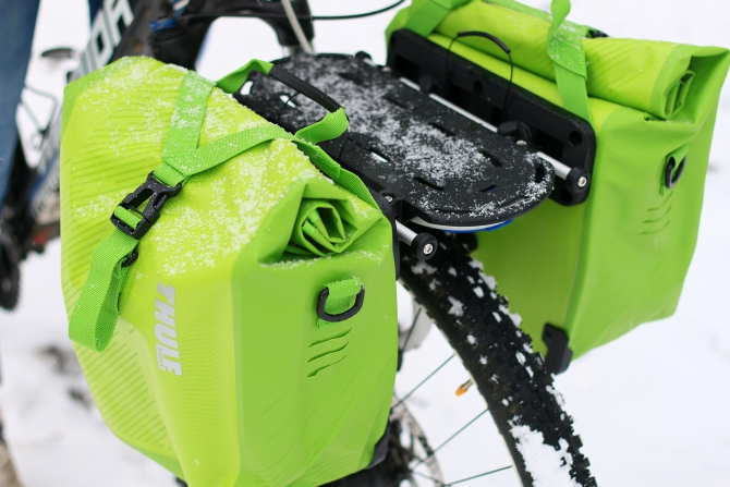 Обзор и тестирование велосипедного оборудования Thule Pack’n Pedal (велотуризм, велопоход, багажник, крепление, сумки, велосумки, смартфон, планшет)