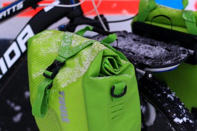 Обзор и тестирование велосипедного оборудования Thule Pack’n Pedal (велотуризм, велопоход, багажник, крепление, сумки, велосумки, смартфон, планшет)