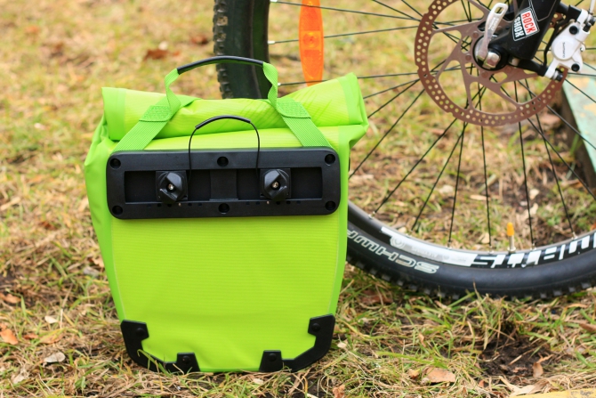 Обзор и тестирование велосипедного оборудования Thule Pack’n Pedal (велотуризм, велопоход, багажник, крепление, сумки, велосумки, смартфон, планшет)