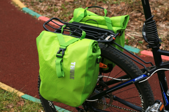 Обзор и тестирование велосипедного оборудования Thule Pack’n Pedal (велотуризм, велопоход, багажник, крепление, сумки, велосумки, смартфон, планшет)