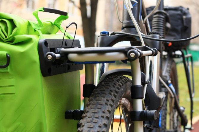 Обзор и тестирование велосипедного оборудования Thule Pack’n Pedal (велотуризм, велопоход, багажник, крепление, сумки, велосумки, смартфон, планшет)