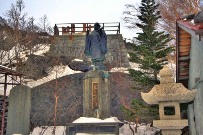 Старая японская пословица гласит: "Каждый однажды должен подняться на Фудзи-сан, но лишь глупец делает это дважды" (Альпинизм)