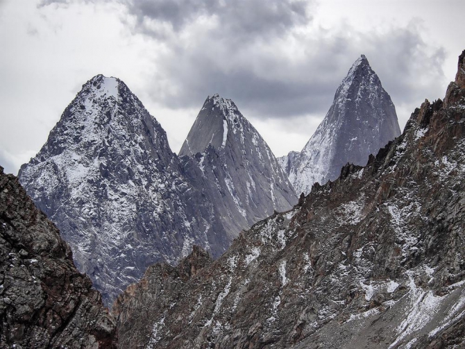 Туркестанский хребет между Каравшином и Ляйляком. Перевал Тро-Блок и нехоженые стены вокруг него. (Горный туризм, горный туризм, новосибирск, киргизия, баткен, матча, пик блока, турклуб нгу)