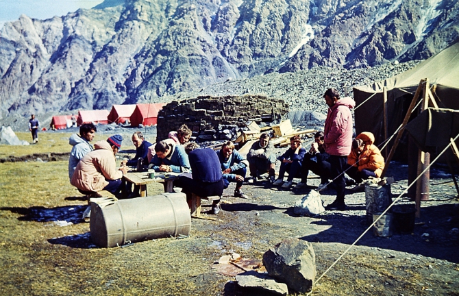 "Золотой" траверс пиков Коммунизма-Корженевской командой Узбекистана. 1975г. Часть 1-я. (Альпинизм, траверс п. Коммунизма-Корженевской 1975г., альпинисты Узбекистана, Эльчибеков В.А.)