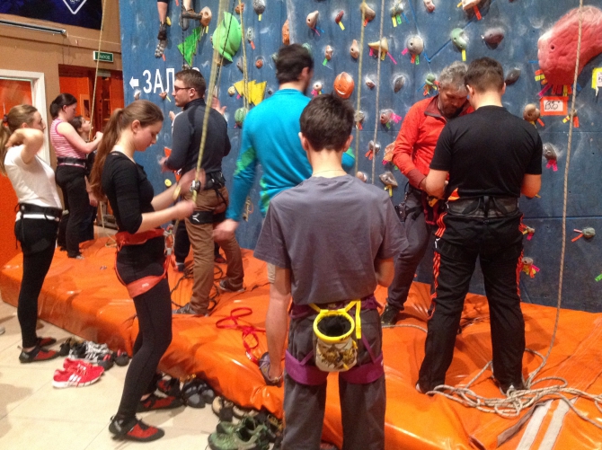 Жумар, восьмёрка и прочие премудрости (альпиндустрия, горная школа, скалолазание, альпинизм, обучение, школа, курсы, восьмерка, узлы)