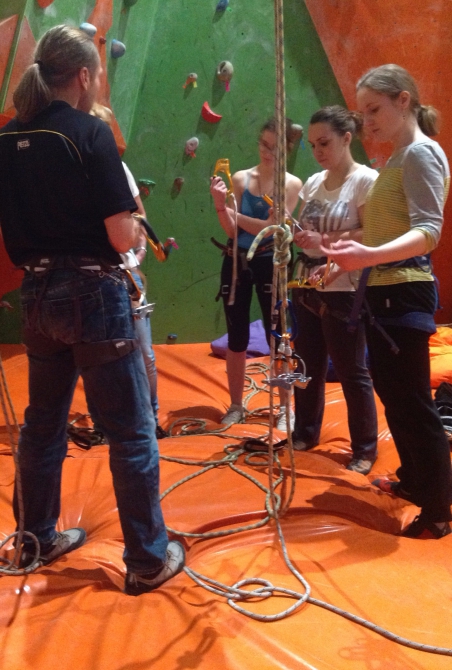 Жумар, восьмёрка и прочие премудрости (альпиндустрия, горная школа, скалолазание, альпинизм, обучение, школа, курсы, восьмерка, узлы)