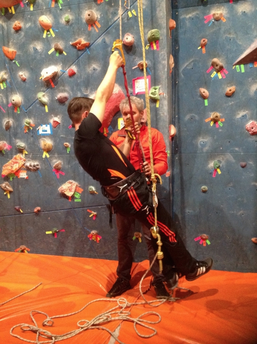 Жумар, восьмёрка и прочие премудрости (альпиндустрия, горная школа, скалолазание, альпинизм, обучение, школа, курсы, восьмерка, узлы)