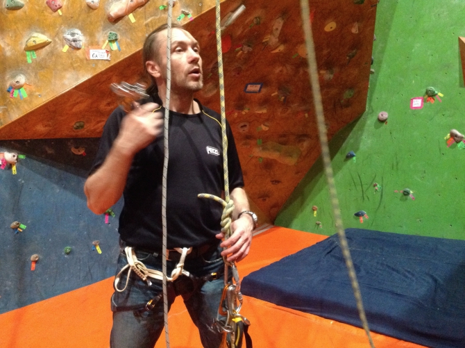 Жумар, восьмёрка и прочие премудрости (альпиндустрия, горная школа, скалолазание, альпинизм, обучение, школа, курсы, восьмерка, узлы)