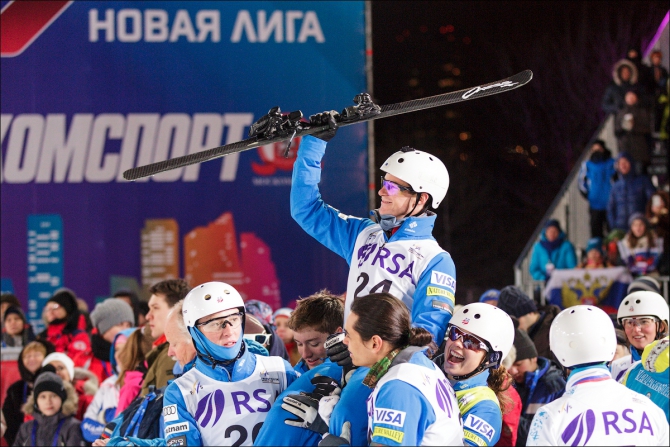 Один день из жизни российского фристайла (Горные лыжи/Сноуборд, кубок мира, лыжная акробатика, ффр, Алина Гриднева, Илья Буров)