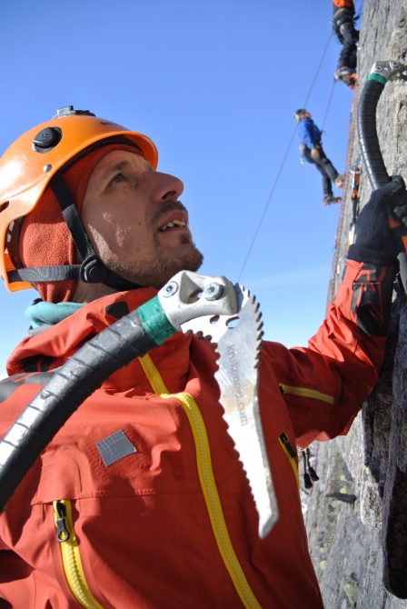 Хибинский микст. Гайдбук к зимнему сезону 2015/2016 (Ледолазание/drytoolling, хибины, драйтулинг, кировск, городская щель, юкспор, скальное, бастион вудъявра, путеводитель)