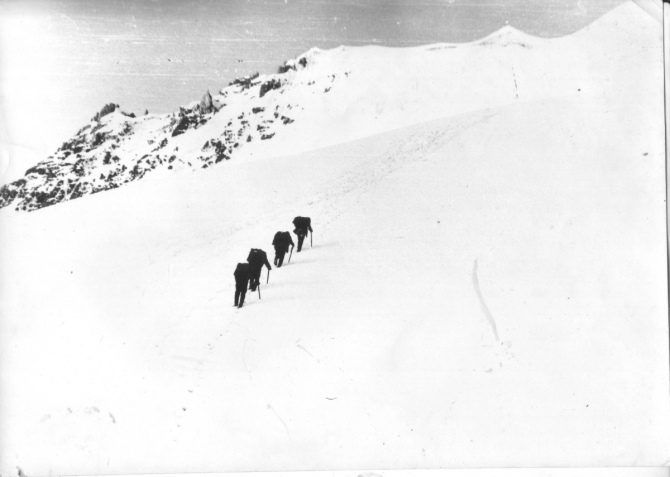 Помогите опознать фотографии из походов ферганских туристов по Памиро-Алаю (или еще каких-то ближних к Фергане горных районов, Горный туризм)