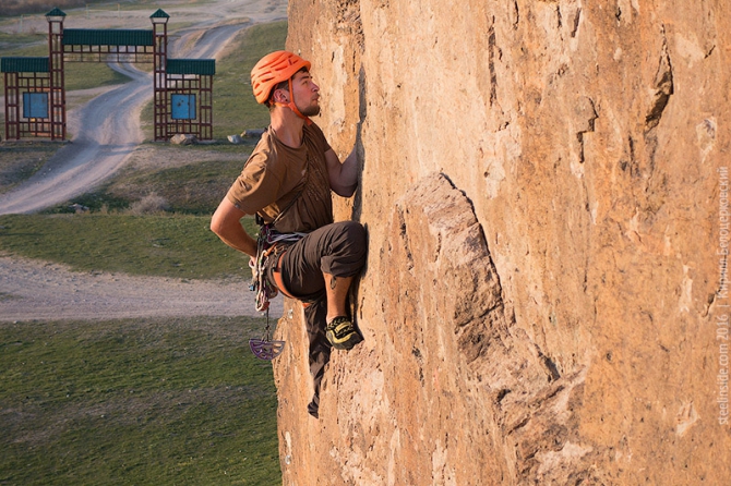Смена альплагеря Туюк-Су на скалах Тамгалы-Тас (Или, Скалолазание)