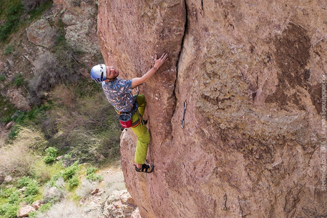Смена альплагеря Туюк-Су на скалах Тамгалы-Тас (Или, Скалолазание)