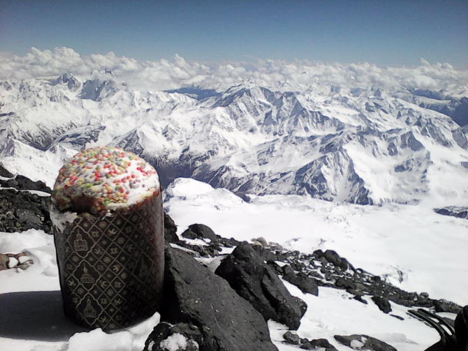"Альпинизм – это путешествие пешком в открытый Космос". (Ошхамахо, redfox elbrus race)
