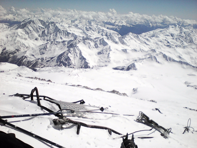 "Альпинизм – это путешествие пешком в открытый Космос". (Ошхамахо, redfox elbrus race)