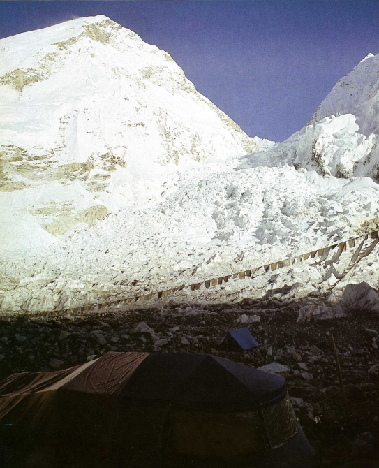 Неприступная Джомолунгма. Меррей Сейл. Серия "Листая пожелтевшие страницы" (Альпинизм, эверест, непал, гималаи, диренфурт, юго-западная стена эвереста)