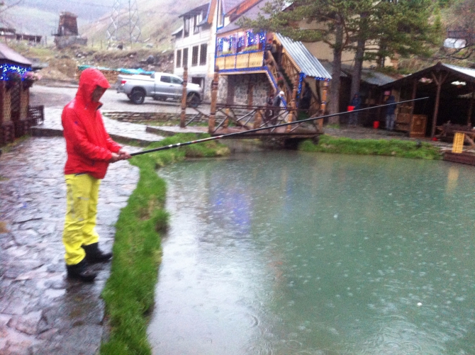 В такую погоду на Эльбрус ходить нельзя или "Вызывай вертолёт!" (Альпинизм, РТС трэвел, гид по приключениям, горный гид, гид, восхождение, Эльбрус 2016, май, кавказ, непогода в горах)