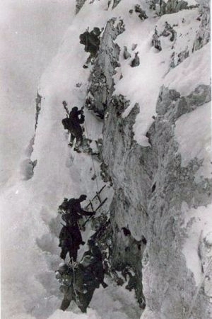 Битва за Кавказ, знамя мира на вершине Европы и дух альпинизма. Или совсем немного истории (с комментариями)