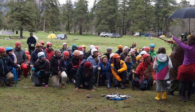 Один кадр из посвящения в альпинисты на альпиниаде Горного Клуба НПИ (Альпинизм, Горный Клуб НПИ Новочеркасск)
