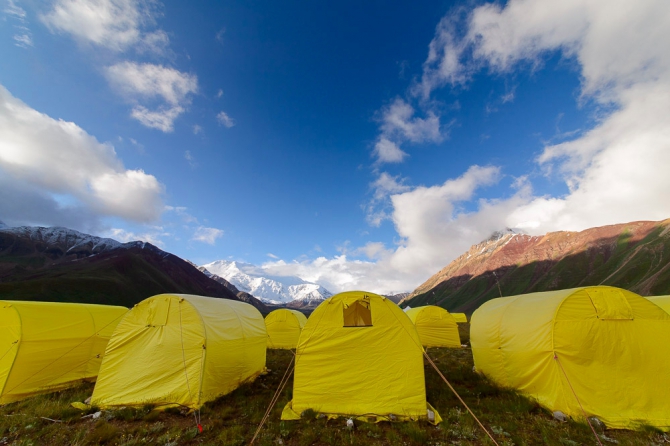 Команда проекта «Высота» отмечает день рождение члена команды – Ромы Абилдаева (Альпинизм, Проект ВЫСОТА. Новости с северной стороны Эльбруса)