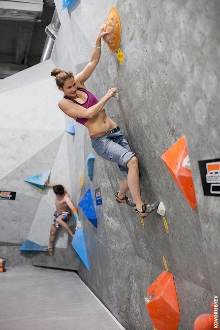 Чем скалолазание лучше альпинизма? Подборка женских фотографий с Белых ночей (боулдеринг, белые ночи, скалодром, игелс, igels, петербург)