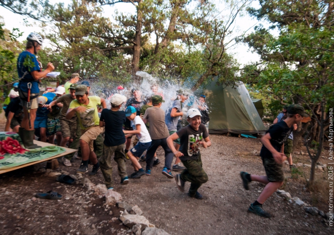 Как московские школьники на Куш-Кая боялись, но карабкались наверх (Скалолазание, кушкая, ильяская, крым, крымскиегоры, крымскийгорныйклуб, дети, скалолазание, слэклайн, трекинг, лагерь)