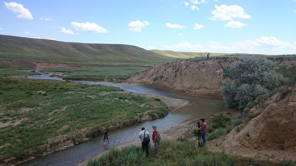 Экспедиция в долину Ушбас: по следам первобытных предков (Путешествия, казахстан, ЮКО, петроглифы, пещера, краеведение, внедорожники, джипкз)