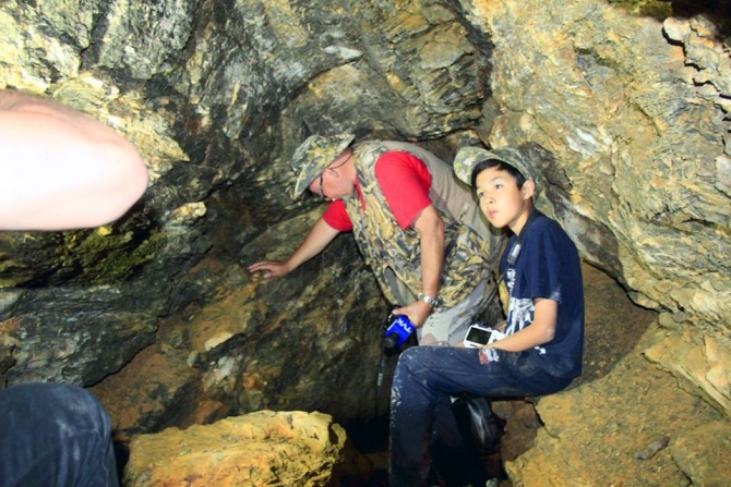 Экспедиция в долину Ушбас: по следам первобытных предков (Путешествия, казахстан, ЮКО, петроглифы, пещера, краеведение, внедорожники, джипкз)