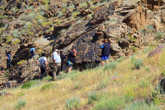 Экспедиция в долину Ушбас: по следам первобытных предков (Путешествия, казахстан, ЮКО, петроглифы, пещера, краеведение, внедорожники, джипкз)