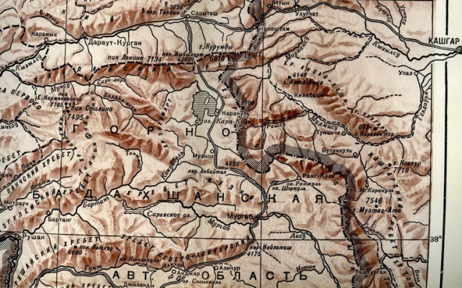 Тайна пещеры Мата-таш. В стихах, с подлинными фото и картой пещеры, где зарыты сокровища. (Путешествия, блещунов, ранг куль, памир)