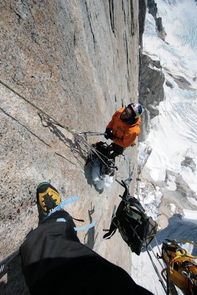 Номинанты «Хрустального пика»: Сьерро Торре. BASE climb. Валерий Розов (Альпинизм, хрустальный пик, события, риск.ру, risk.ru, патагония, горы)