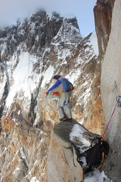Номинанты «Хрустального пика»: Сьерро Торре. BASE climb. Валерий Розов (Альпинизм, хрустальный пик, события, риск.ру, risk.ru, патагония, горы)